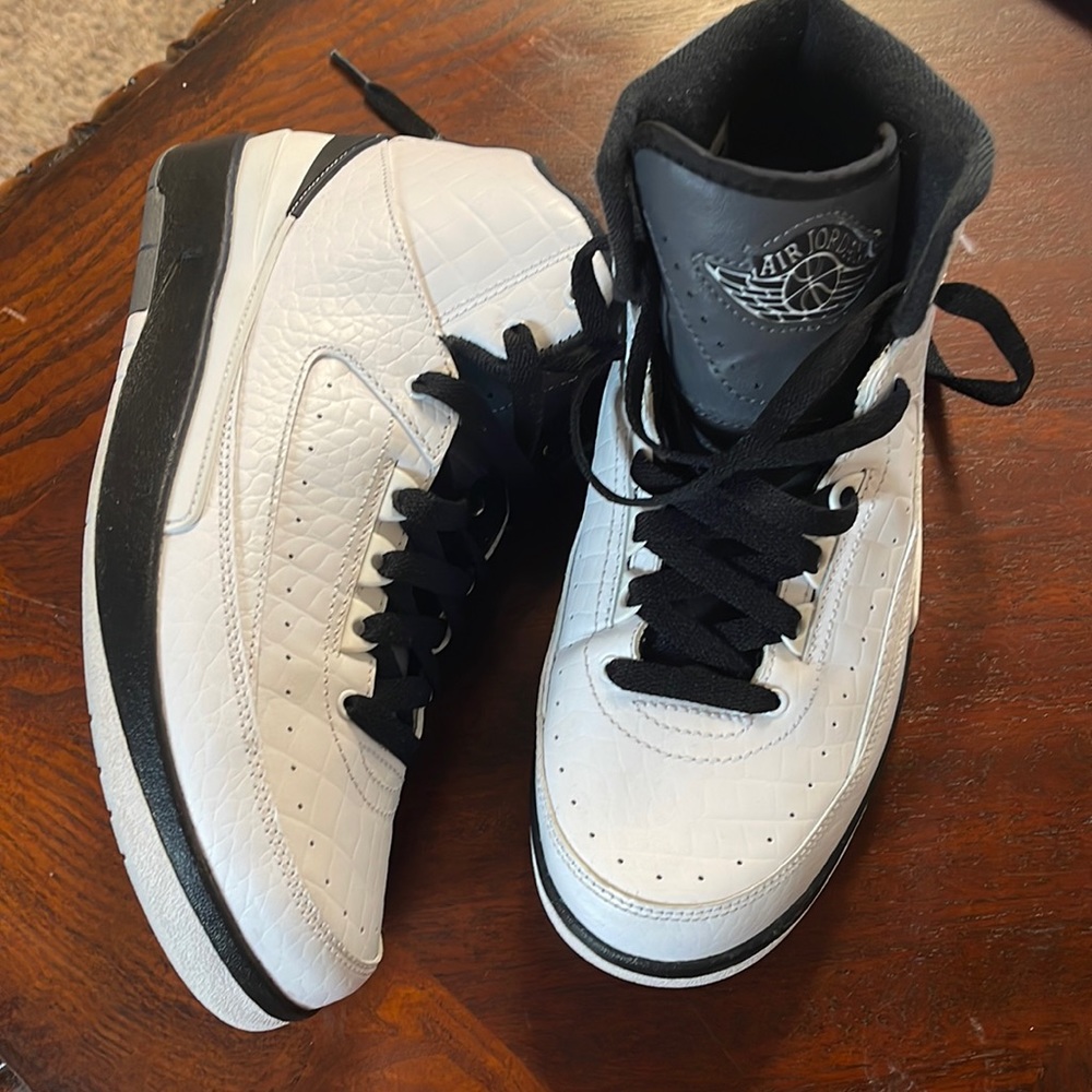 Air Jordan ones that have been lightly worn.
